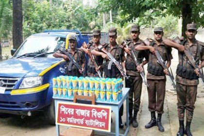 চৌদ্দগ্রামে পিকআপ ভর্তি ভারতীয় হরলিক্স জব্দ