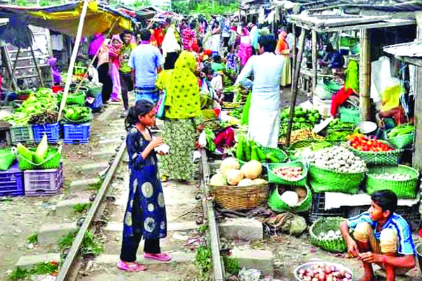 চট্টগ্রামে সড়ক ফুটপাথে ৩১ কাঁচা বাজার
