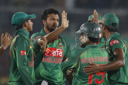স্তানিকজাই-নবিকে ফিরিয়ে আশা জাগালো বাংলাদেশ