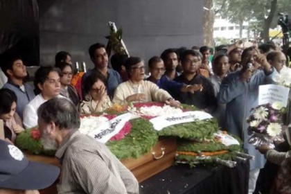 শহীদ মিনারে শামসুল হকের মরদেহ, রাষ্ট্রপতির শ্রদ্ধা 