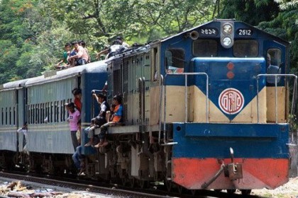 রাজধানীতে ট্রেনে কাটা পড়ে শিক্ষার্থী নিহত