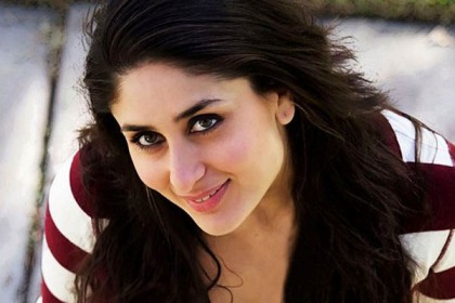 সেলফি'তে মজেছে কারিনার মন! 

