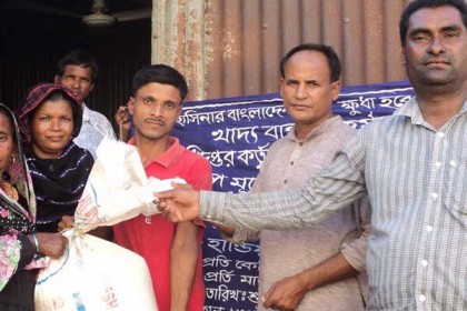 চাটমোহরে দশ টাকা কেজি দরে চাউল বিক্রি 


