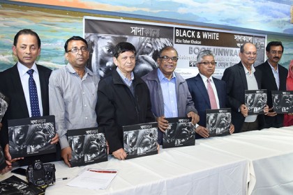 নিউইয়র্কে খোকনের 'সাদাকালো'র মোড়ক উম্মোচন