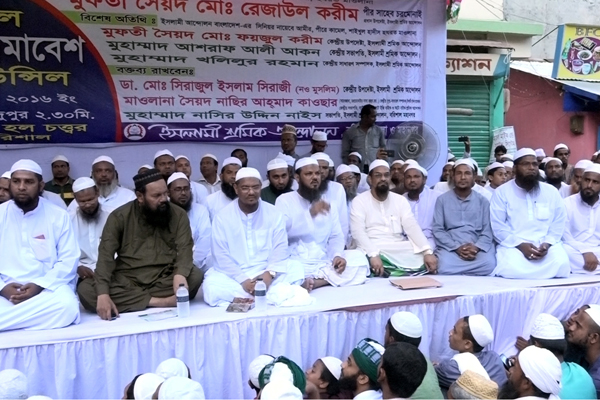 অটোরিক্সা চলতে না দিলে আন্দোলনের হুমকি চরমোনাই পীরের