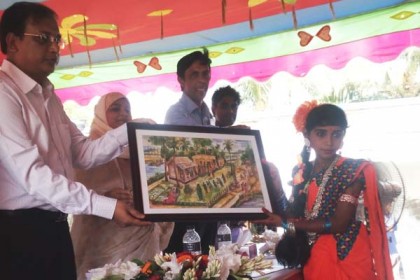বাগেরহাটের শিশু শিক্ষার্থী বর্ণালীর বিশ্ব জয়  