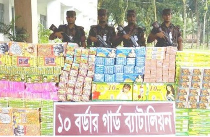 চৌদ্দগ্রামে ১২০ কেজি গাঁজা ও ১ লাখ পিস আতশবাজি আটক