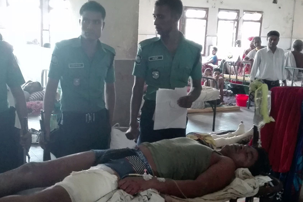 বরিশালে ডাকাতির প্রস্তুতিকালে পুলিশের গুলিতে যুবক আহত
