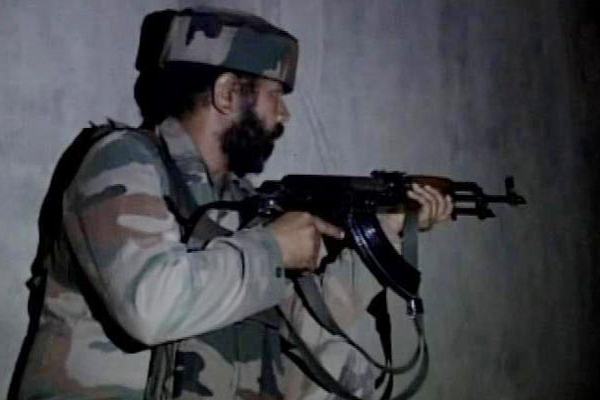 কাশ্মীরে ভারতীয় সেনা ঘাঁটিতে আবারও হামলা, নিহত ১