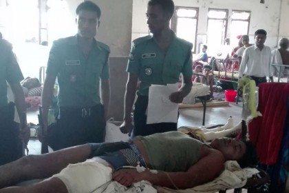 বরিশালে ডাকাতির প্রস্তুতিকালে পুলিশের গুলিতে যুবক আহত
