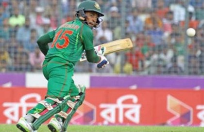 মুশফিকের হাফ সেঞ্চুরি