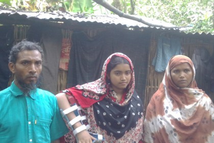 বখাটের হাঁসুয়ার কোপে লণ্ডভণ্ড মরিয়মের স্বপ্ন