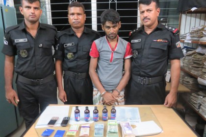 সিরাজগঞ্জে ফেন্সিডিল ও ইয়াবাসহ যুবক আটক