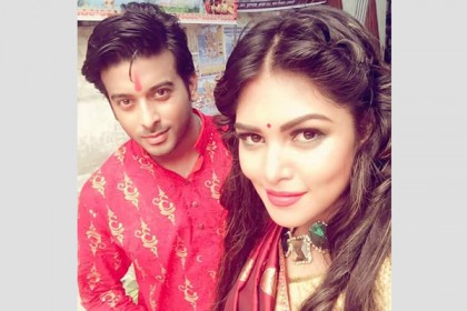 পূজার গানে মডেল হলেন পিয়া