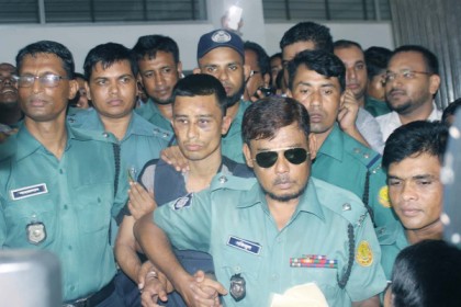 'প্রেমের সম্পর্ক অস্বীকার করায় চাপাতি দিয়ে কোপাই'