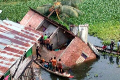 কাপ্তাই হ্রদে ভবন ধসে চারজনের মৃত্যু, মালিকের বিরুদ্ধে মামলা
