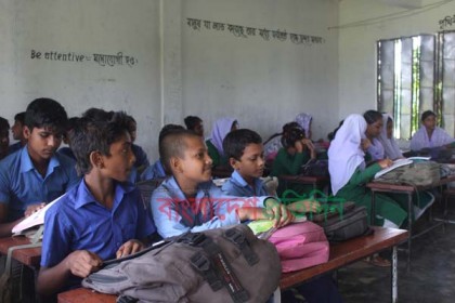 কসমেটিক্স ও টাকার বিনিময়ে চারুকারু'র নাম্বার!