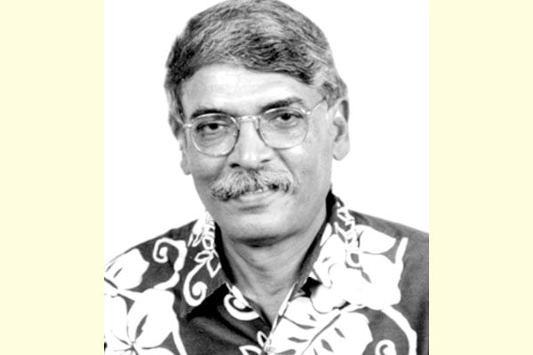 কে হায় হৃদয় খুঁড়ে বেদনা জাগাতে ভালোবাসে