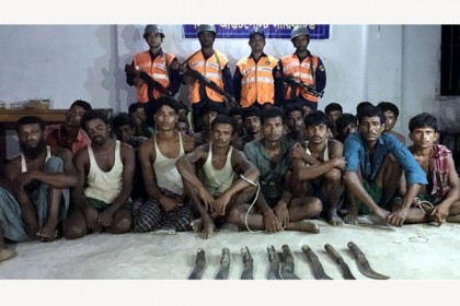 সন্দ্বীপে ২৪ জলদস্যু আটক