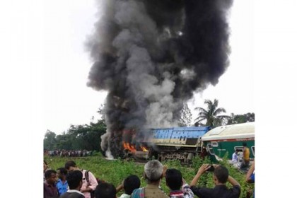 পারাবত ট্রেনের ইঞ্জিনে আগুন লাগার ঘটনায় আহত ২০

