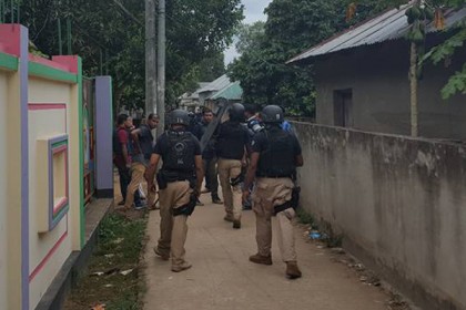 কে এই আকাশ