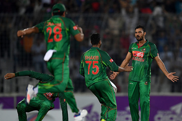 টাইগারদের থাবায় বিধ্বস্ত ইংলিশরা