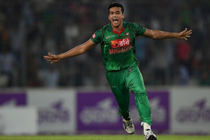 বিপজ্জনক জুটি ভাঙেন তাসকিন