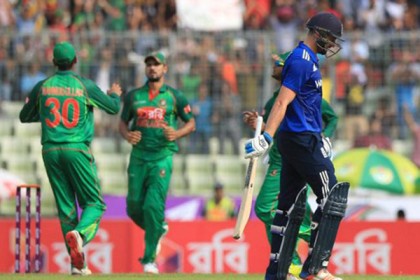 বিপদে ইংলিশরা