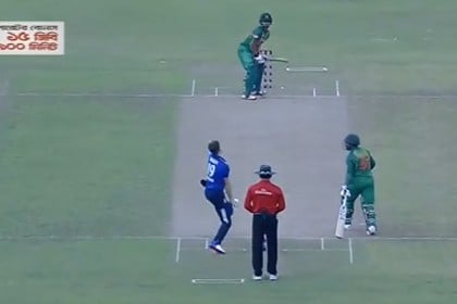 ১২ ওভারে বাংলাদেশের সংগ্রহ ৩৭/২
