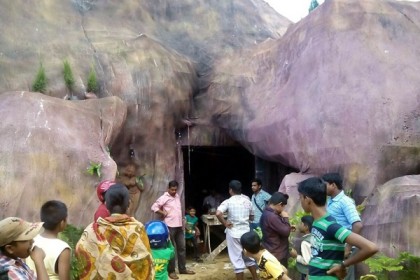 ‘চিচিংফাঁক’ বললেই ঠাকুর দর্শন!