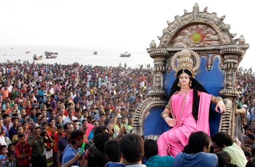 প্রতিমা বিসর্জনের মধ্য দিয়ে আজ শেষ হবে শারদীয় দুর্গোৎসব