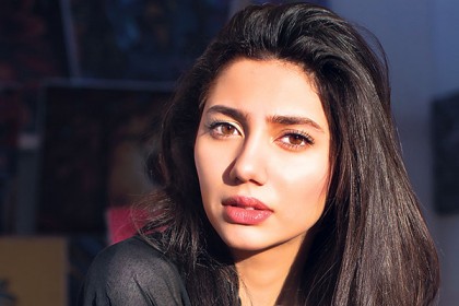 শাহরুখের 'রইস' থেকে পাকিস্তানি অভিনেত্রীকে বাদ!