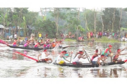 বরিশালে দুর্গোৎসব উপলক্ষে নৌকা বাইচ
