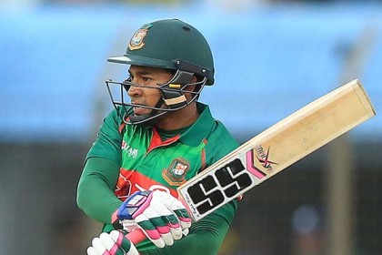 মুশফিকের হাফ সেঞ্চুরি