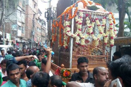রাজধানীতে স্বতঃস্ফূর্তভাবে চলছে তাজিয়া মিছিল