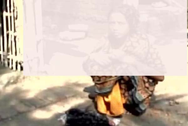 প্রতিবেশি যুবকের সঙ্গে অবৈধ সম্পর্ক, অতঃপর...
