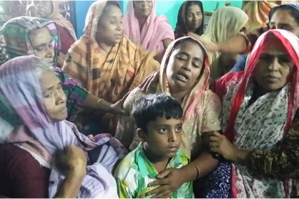 মেঘনা নদীতে ট্রলারডুবি; নিখোঁজ ৪ ব্যবসায়ীর লাশ উদ্ধার