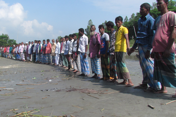 মুন্সীগঞ্জে চালের দাবিতে জেলেদের মানববন্ধন