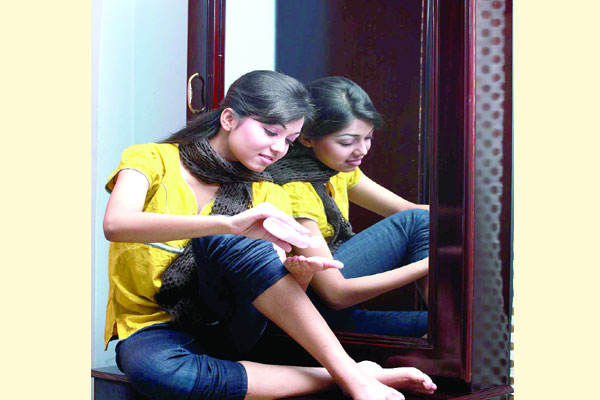 সাজে আয়নার বায়না