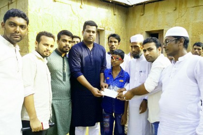 ভালুকায় দৃষ্টি প্রতিবন্ধীর চিকিৎসায় উপজেলা ছাত্রলীগ নেতা 

