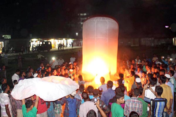 প্রবারণা পূর্ণিমা উৎসব শুরু, রাতের আকাশে উড়বে ফানুস