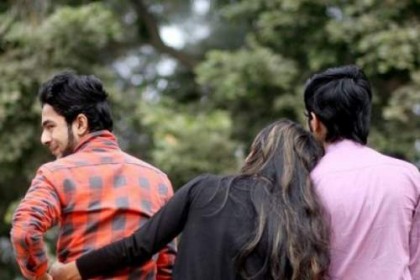আমার কাউকে অন্য কারো সঙ্গে দেখলে গা জ্বলে