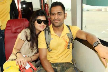 ধোনির প্রেমিকার প্রশংসায় পঞ্চমুখ সাক্ষী!