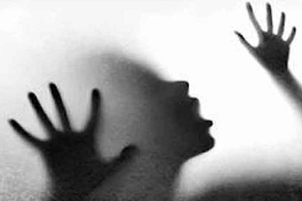 রূপগঞ্জে যৌতুকের দাবিতে গৃহবধূর উপর নির্যাতন
