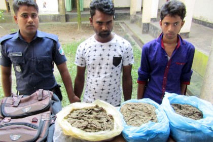 মোরেলগঞ্জে গাঁজাসহ মাদ্রাসা ছাত্র আটক
