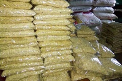 ফুলবাড়ীতে মেয়াদােত্তীর্ণ নুডুলস জব্দ
