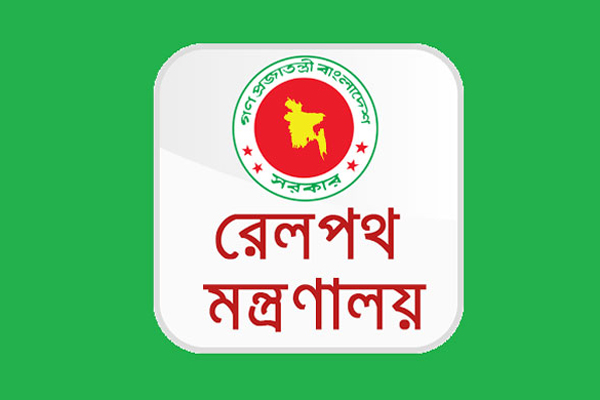 রেললাইন পারাপারে মুঠোফোনে কথা বলায় বিরত থাকার অনুরোধ