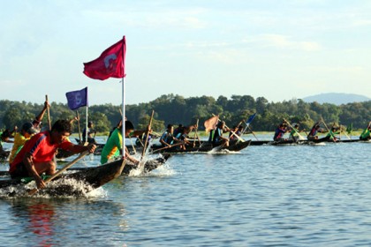 রাঙামাটির জুরাছড়িতে নৌকাবাইচ প্রতিযোগিতা