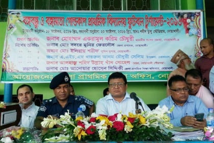 নোয়াখালীতে বঙ্গবন্ধু-বঙ্গমাতা ফুটবল টুর্নামেন্ট প্রতিযোগিতা শুরু
