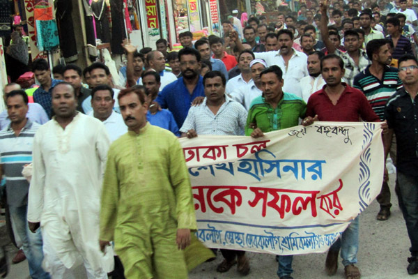 আ. লীগের সম্মেলন উপলক্ষে মোরেলগঞ্জে যুবলীগের মিছিল

